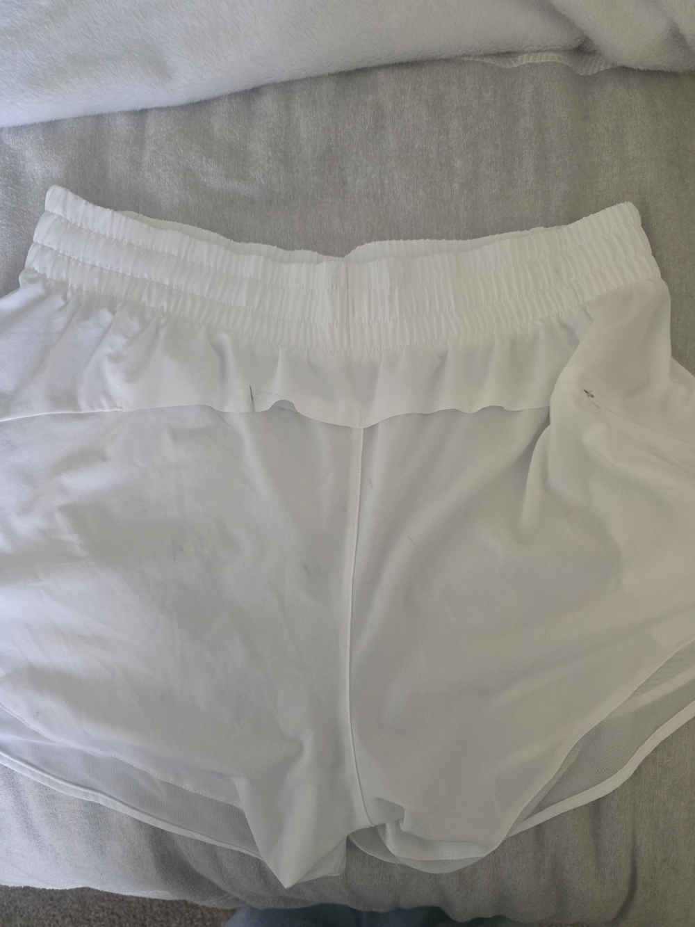 ⚠️⚠️⚠️ SOLD⚠️⚠️⚠️Athleta Women's Mesh Racer Run Shorts 4" In White - Picture 6 of 11